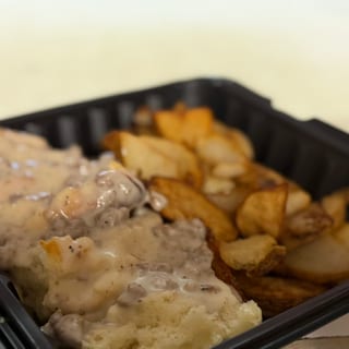 Synette's Sausage Gravy Biscuits